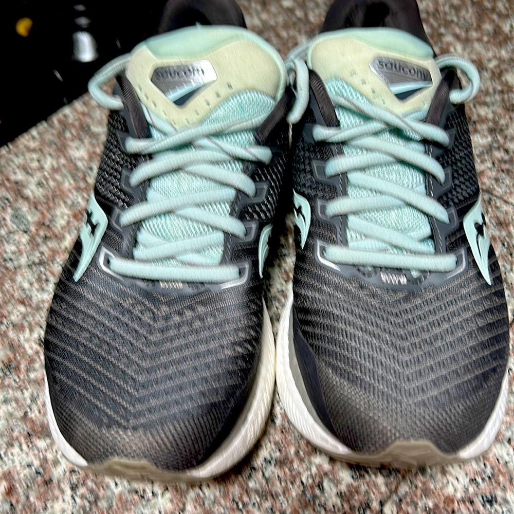 Size 7 light, turquoise, gunmetal saucony running shoe